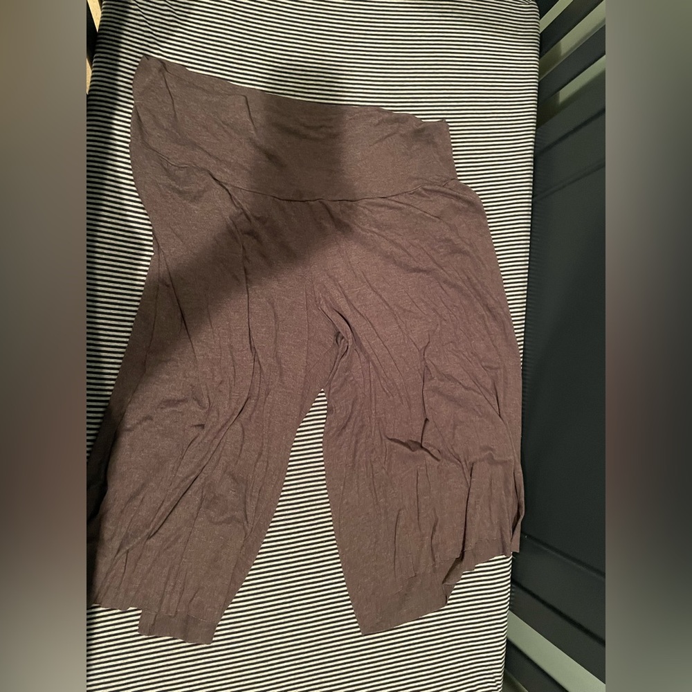 Maternity capris